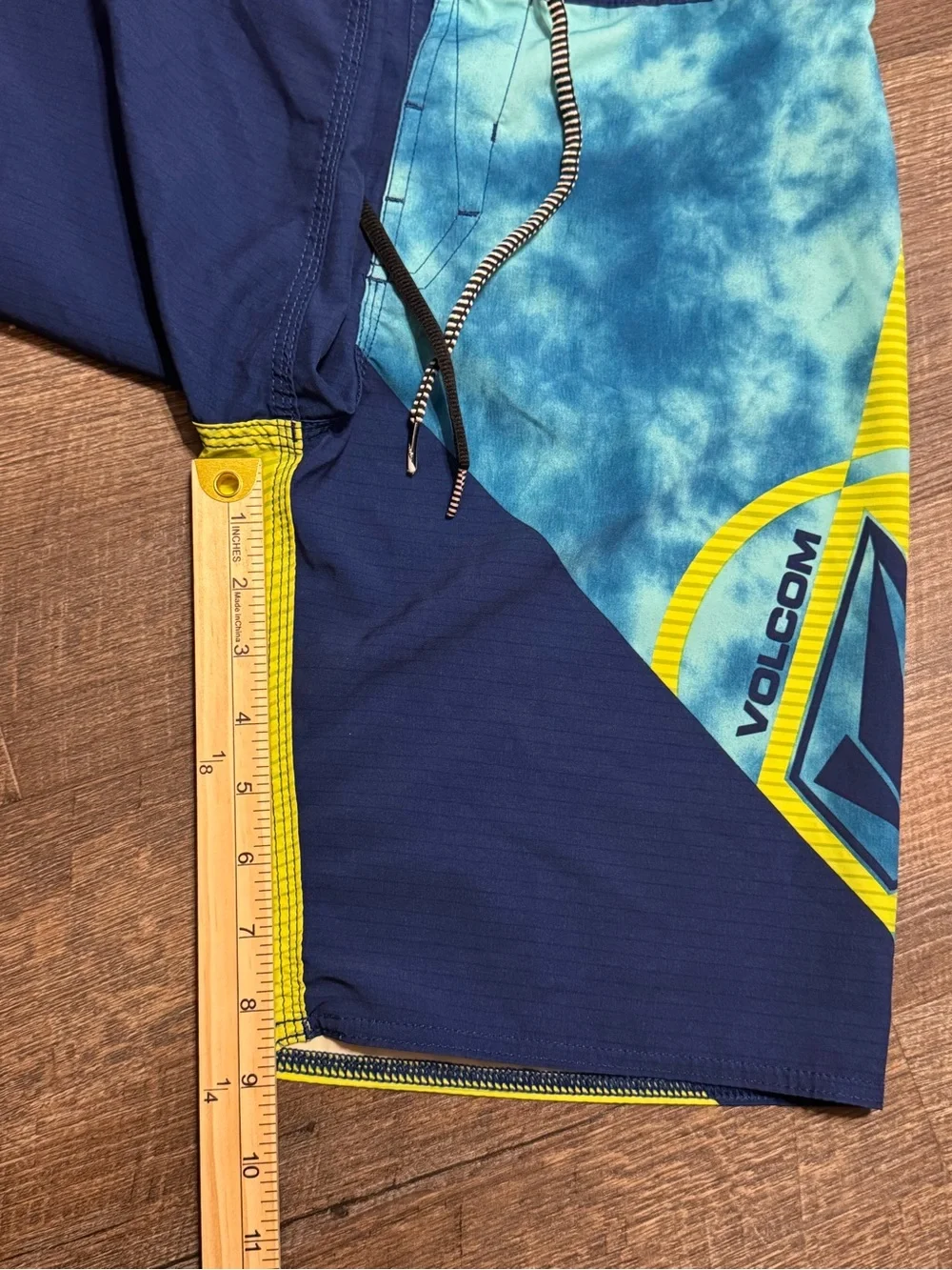 Volcom Mod-Tech Men’s Multi Color Boardshorts Swim Trunks Sz 29 (See Photos)